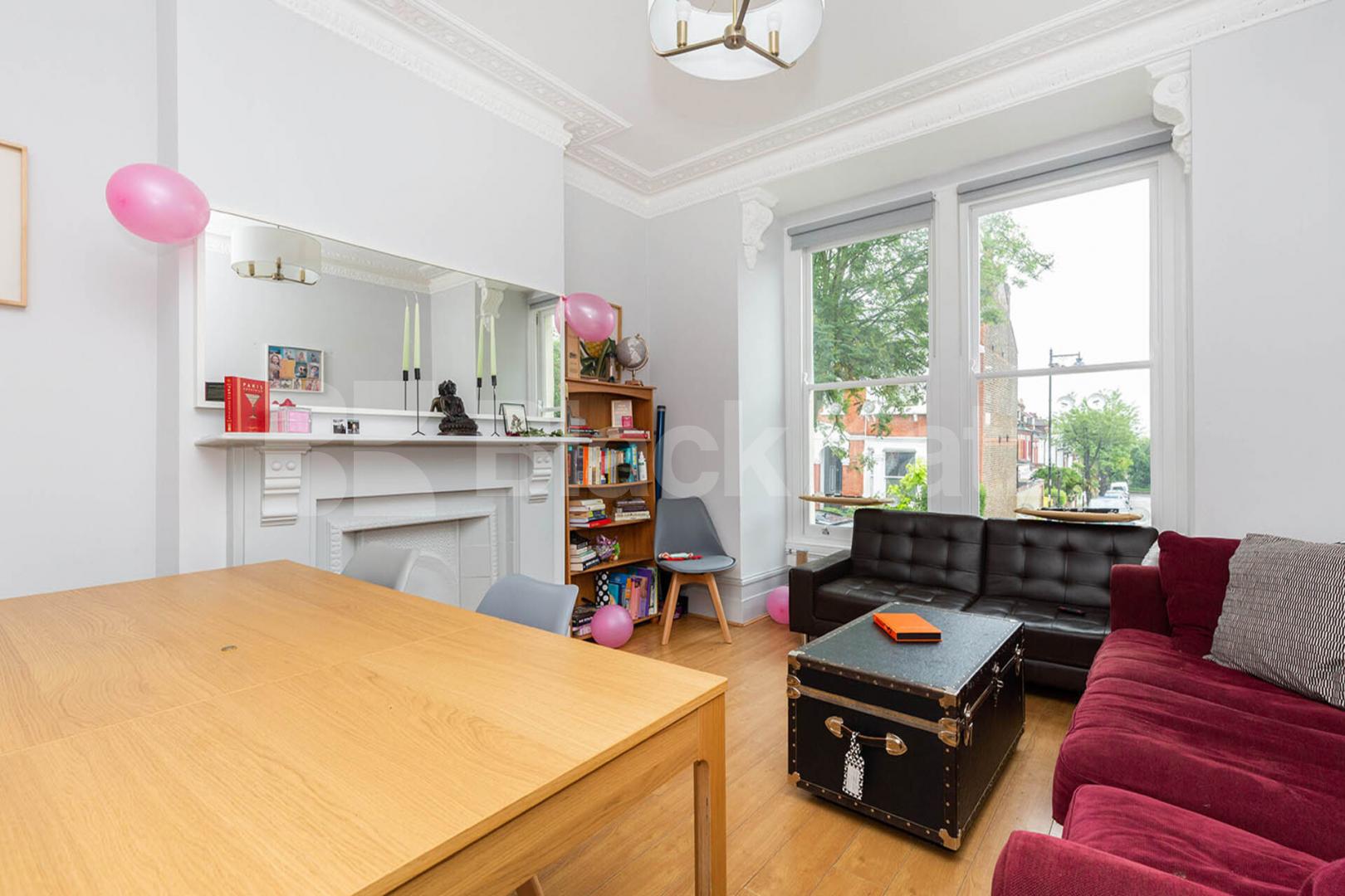 Bright and modern 2 bedroom property located on a beautiful street in Highgate Milton Road, Highgate